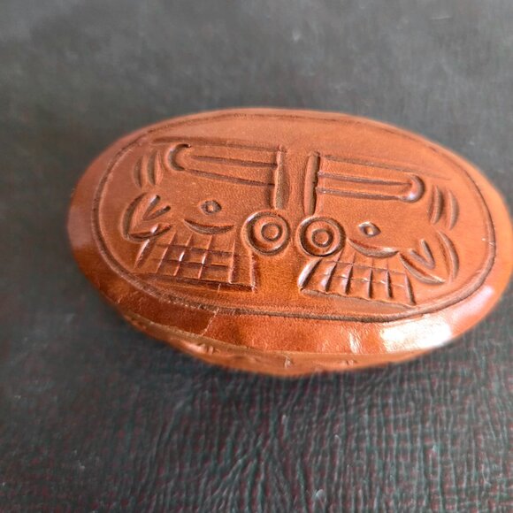 Leather hand carved small box/container/trinket box with lid. - Picture 2 of 7